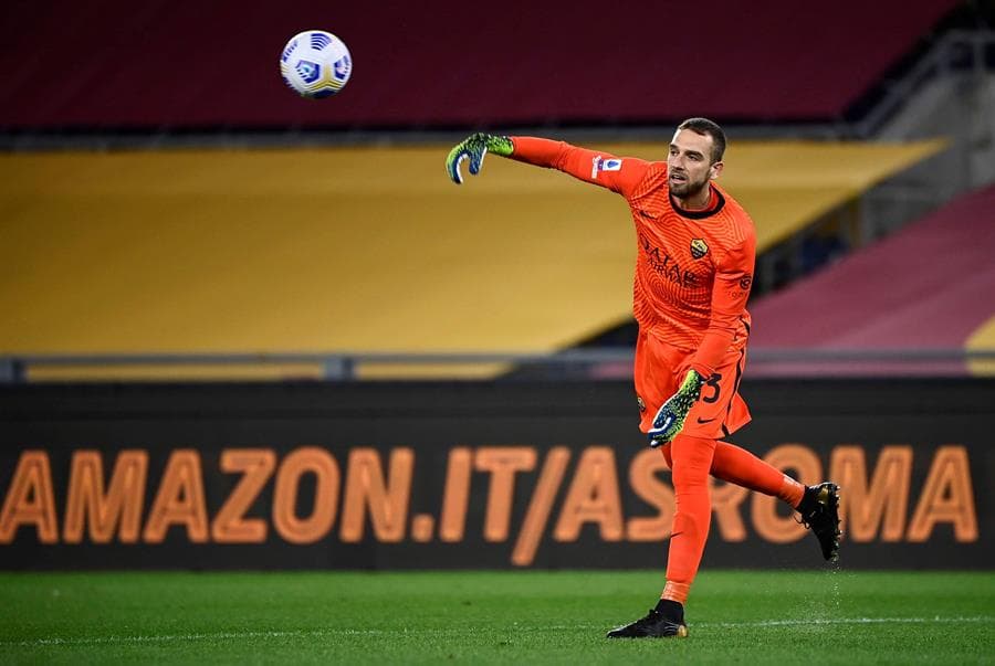 Napoli se impone 2-0 al AS Roma con doblete de Dries Mertens durante la Jornada 28 en la Serie A. El mexicano Hirving Lozano finalmente supera su lesión y regresa a las canchas, esta vez entró al minuto 73 por Elmas.