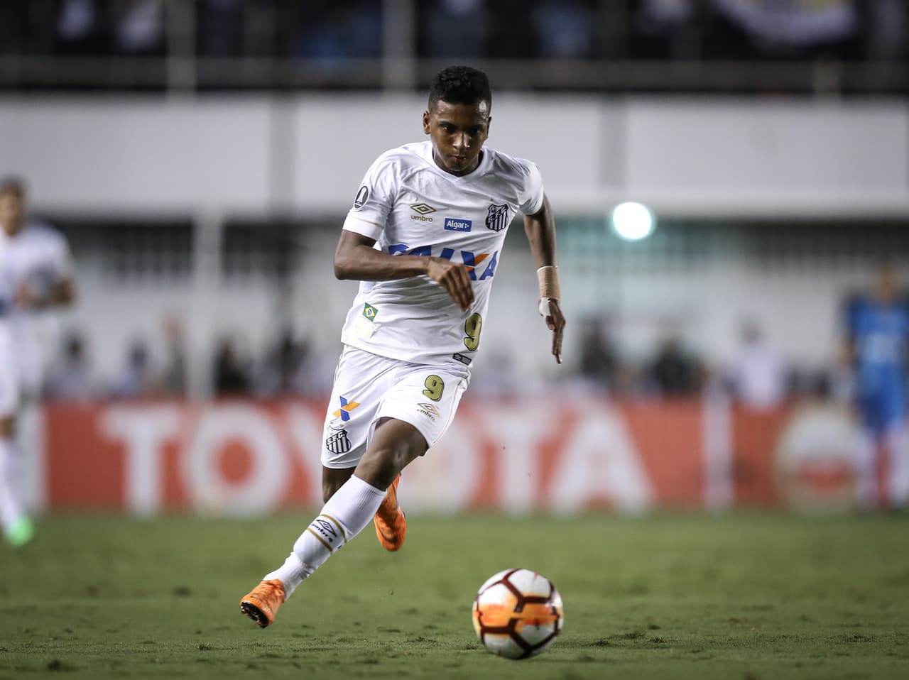<b>Rodrygo (Brasil) - </b>el delantero del Santos F.C. entró en la historia de la Copa Libertadores justamente en esta edición 2018. Tenía 
<b>17 años y 68 días </b>cuando marcó en el triunfo del 
<i>Peixe </i>por 3-1 sobre Nacional de Uruguay.