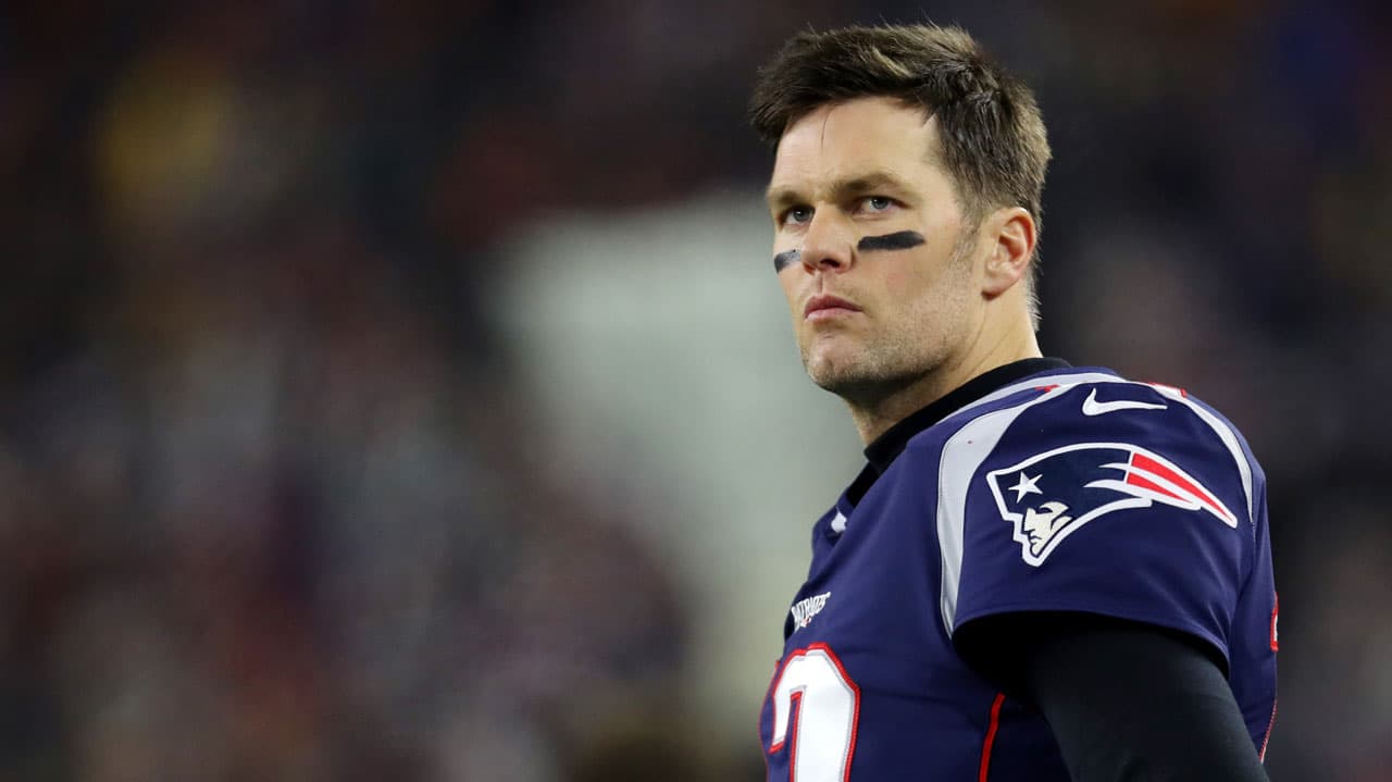 Tom Brady aún podría tener años liderando la ofensiva de los New England Patriots y ellos están dispuestos a igualar su sueldo con la élite de los QB en la NFL... pero no puede ser lo único que el jugador necesita para quedarse.