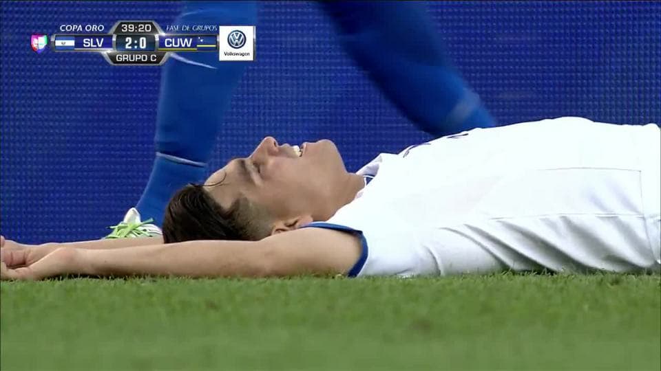 Disparo afuera de Rodolfo Zelaya