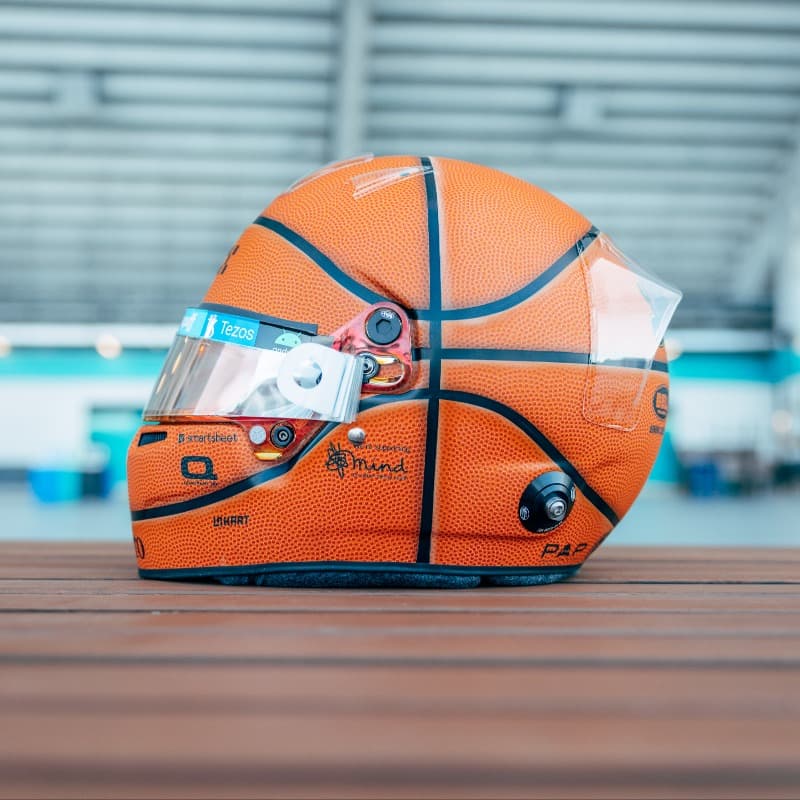Lando Norris hará un homenaje al baloncesto por lo que su casco tendrá la apariencia de un balón.