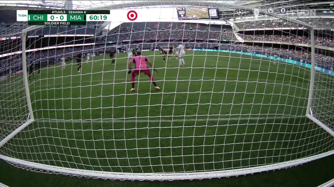 ¡TIRO ATAJADO! disparo por Robert Beric.