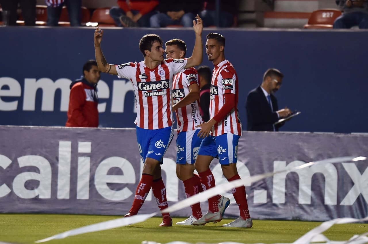 Gracias a un certero cabezazo de Unai Bilbao (20), que batió a Gerardo Ruiz, el Atlético San Luis puso el 1-0 en el marcador, prácticamente arrancando el partido con una ventaja.
