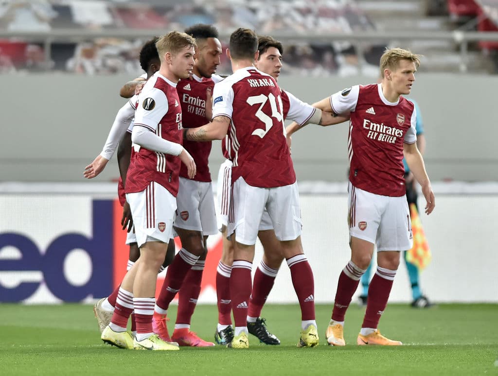 En un duelo de volteretas, Arsenal dejó fuera al Benfica con un global de 4-3.