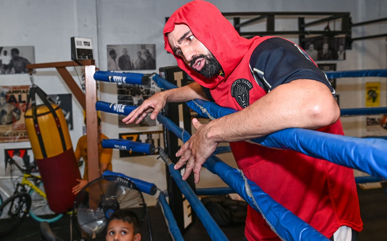 Paul Malignaggi y Artem Lobov finalmente podrán arreglar sus diferencias en el entarimado del 'boxeo en esteroides', Bare Knuckle Fighting Championship, este sábado en Florida.