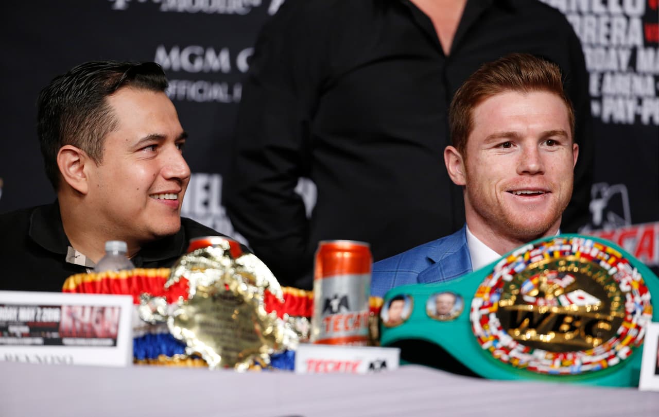 Eddy Reynoso y 'Canelo' Álvarez.