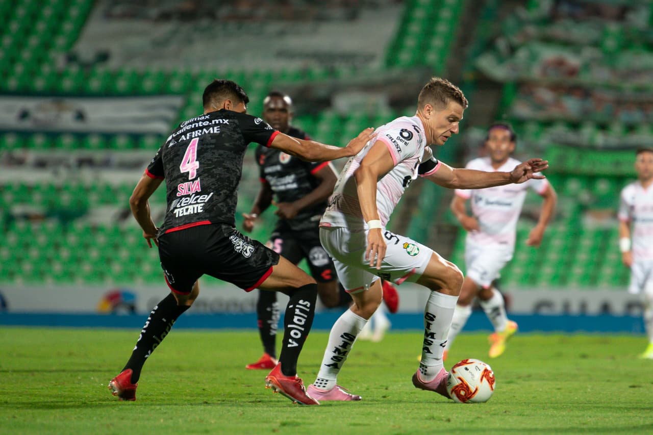 Con goles de Gael Sandoal y autogol de Vladimir Loroña santos vence y complica la clasificación de Xolos.