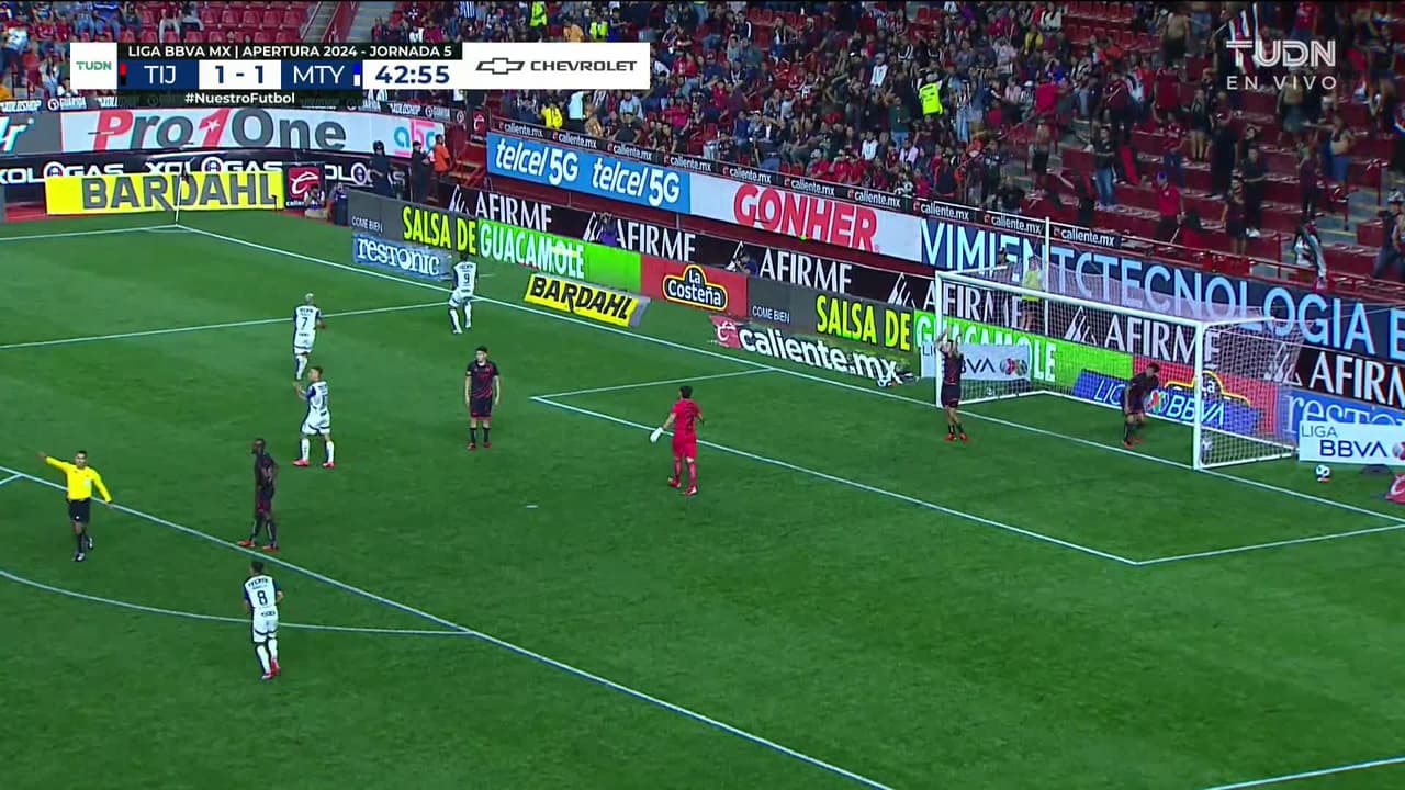 ¡GOL!  anota para Monterrey. Brandon Vazquez