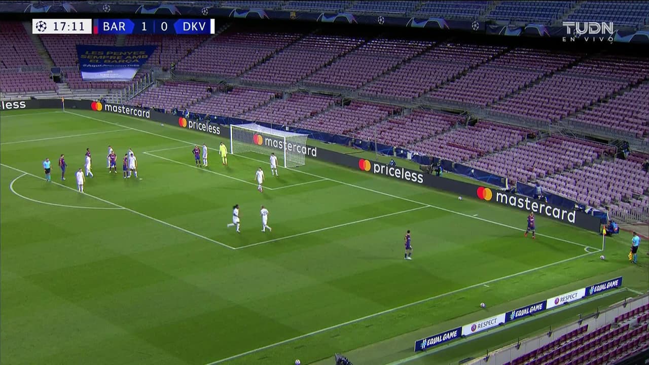 ¡TIRO ATAJADO! disparo por Lionel Messi.