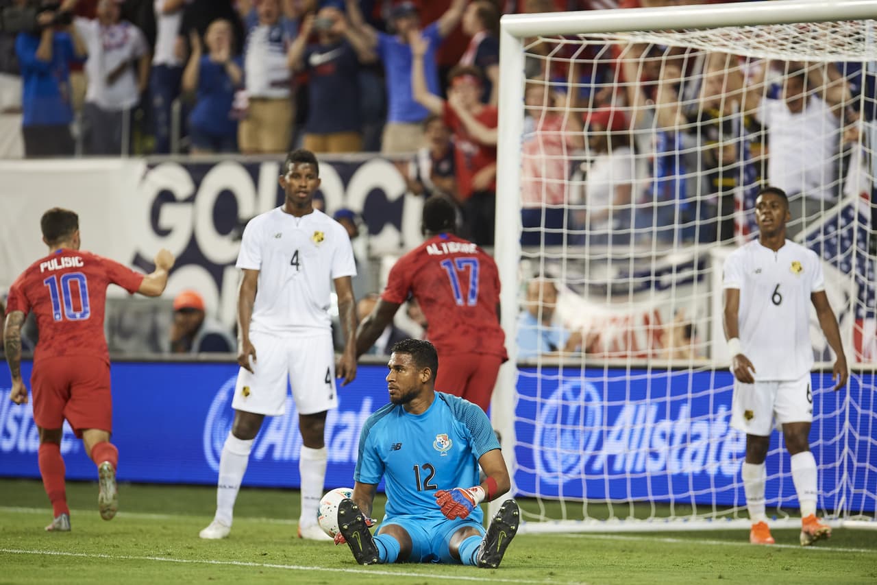 Con gol de Jozy Altidore, una espectacular chilena, Estados Unidos derrota 1-0 a Panamá y avanza como primero del Grupo D, y se medirá a la sorpresiva Curazao en los Cuartos de Final de la Copa Oro. La oncena panameña se verá las caras con Jamaica.