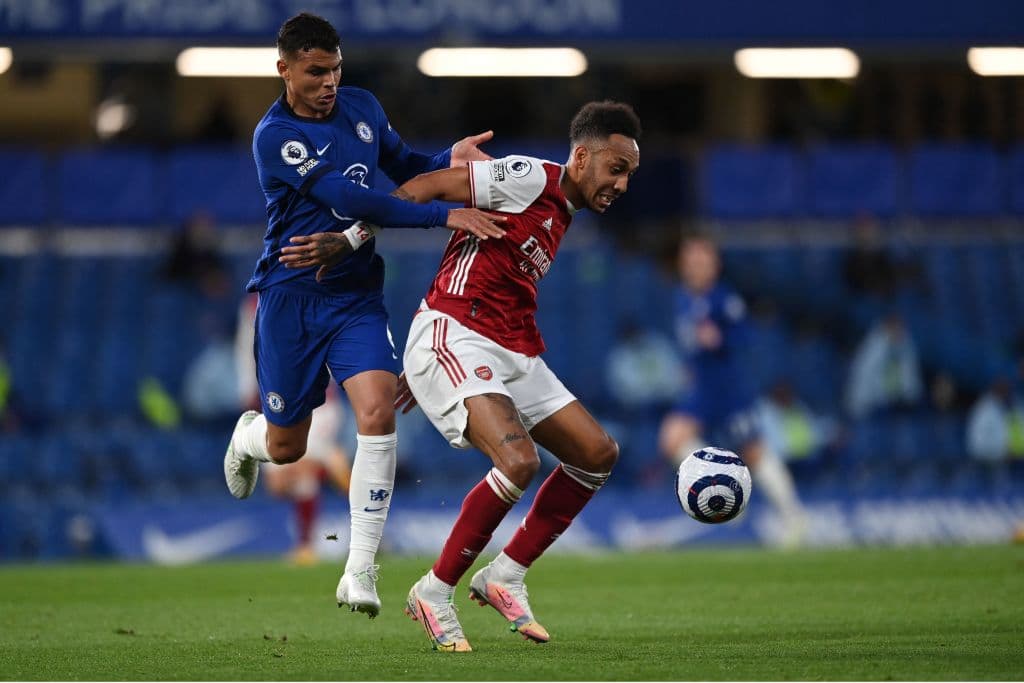 Arsenal se impone ante el Chelsea por la mínima con anotación de Emile Smith Rowe al minuto 16, durante el Derby del norte de Londres. Los 'Gunners', con este resultado, siguen buscando puestos en la Europa League.