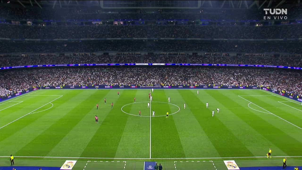 Arranca el partido y la pelota está en juego.