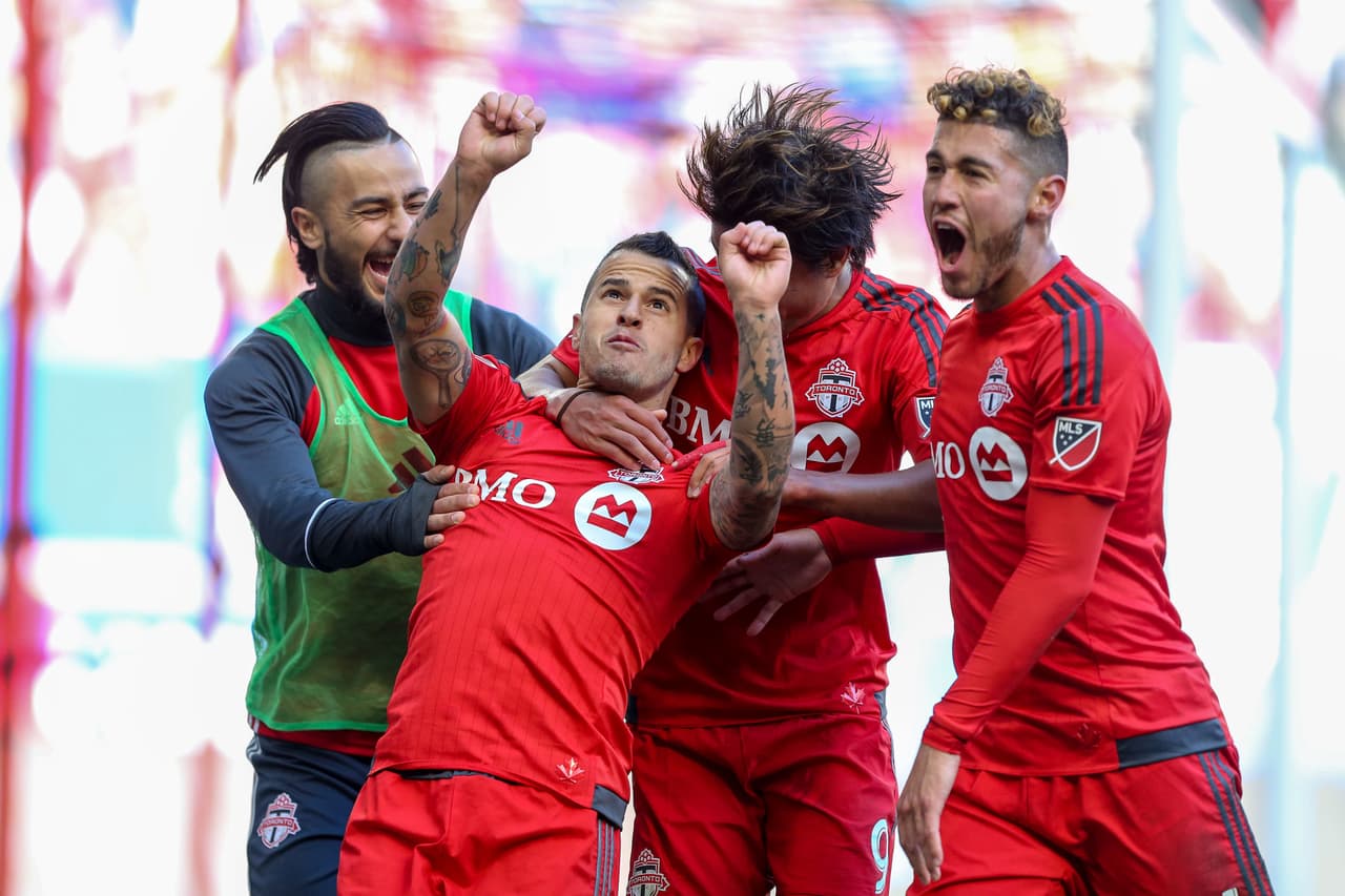 3 - Toronto FC | Gran victoria como visitante consiguió Toronto FC. Sebastian Giovinco abrió el partido con un gol de penal y una asistencia para el 2-0 sobre NY Red Bulls. Tengan en cuenta que TFC tendrá 8 juegos seguidos de visita.