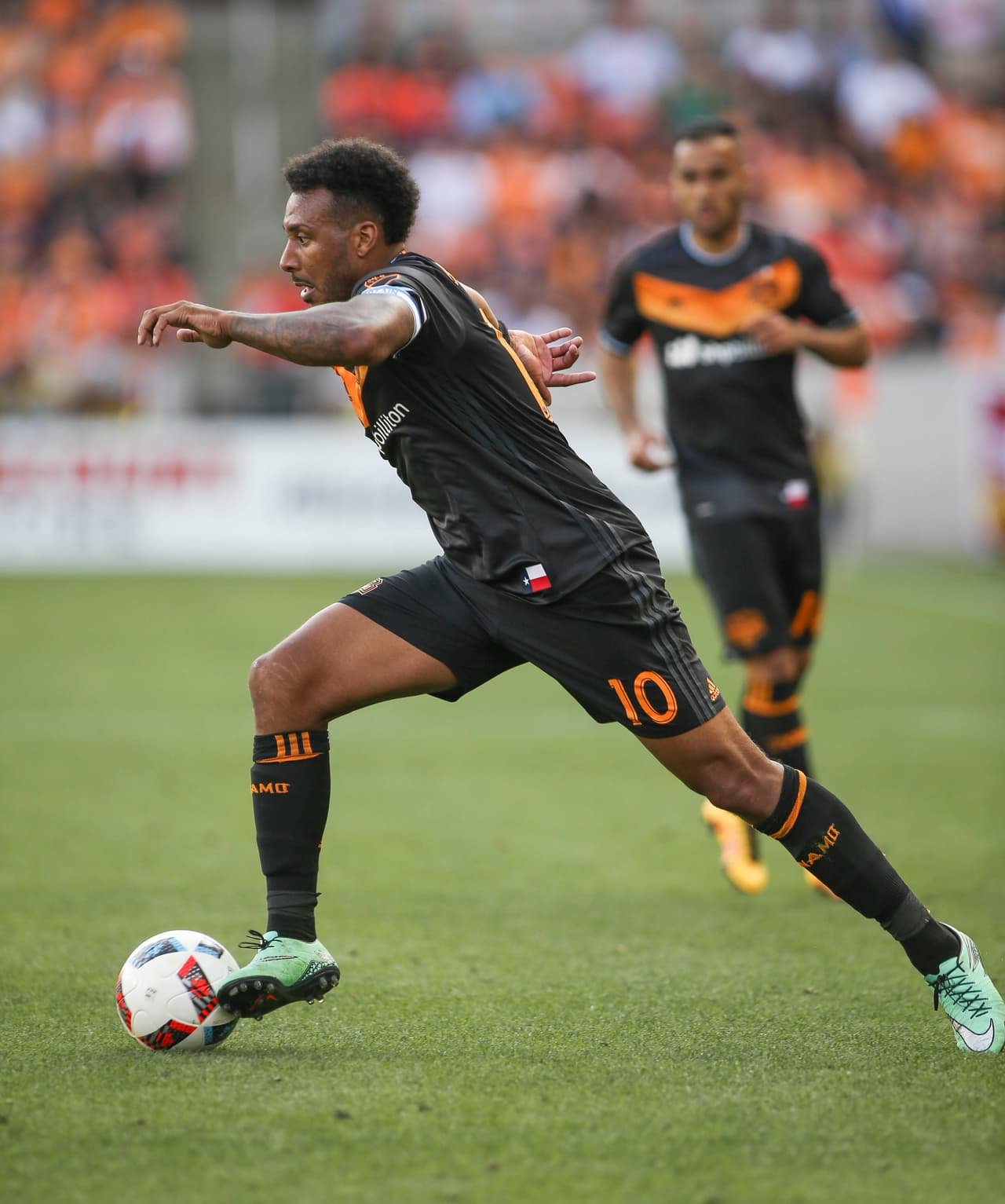 16 - Houston Dynamo | No pudieron cerrar el partido ante New England Revolution. Los goles sobre la hora matan la confianza. Será volver a comenzar en la Jornada 2.
