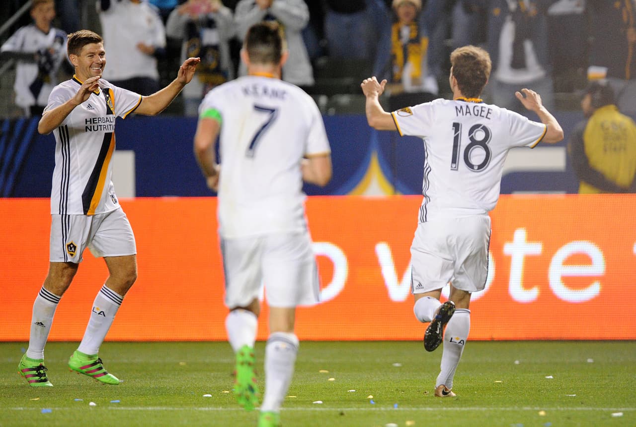 6 - LA Galaxy | La entrada de Mike Magee resucitó a LA Galaxy, que dio vuelta a DC United. La Galaxia terminó festejando un valioso 4-1 que le devuelve la confianza.