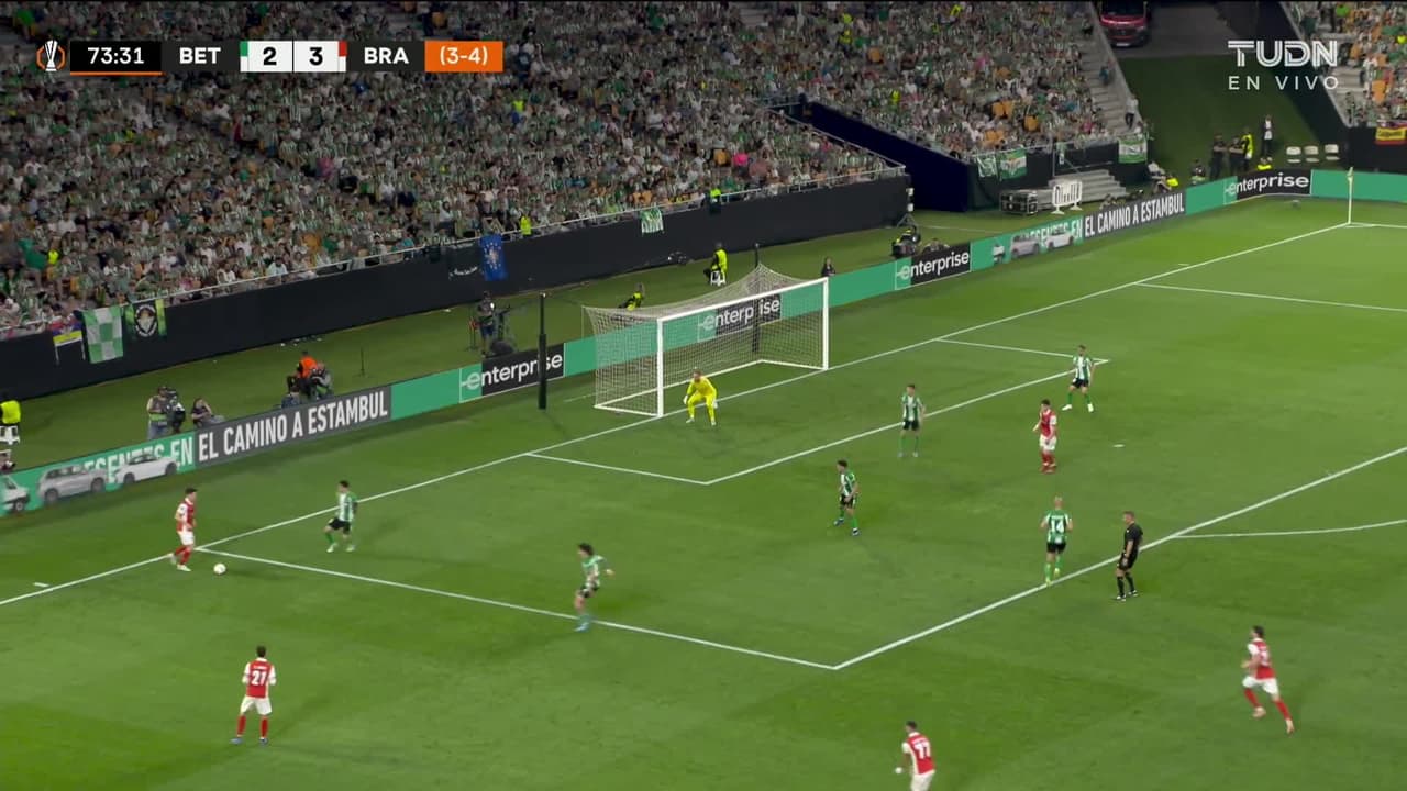 ¡GOL!  anota para Sporting Braga. Jean-Baptiste Gorby