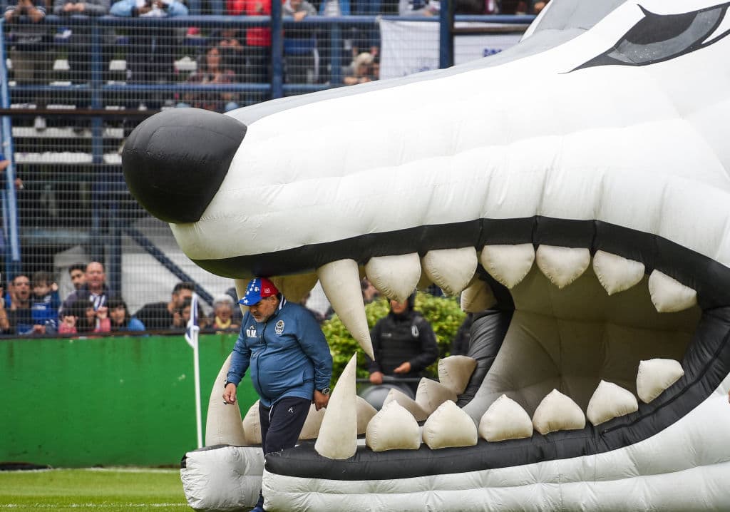 Gimnasia La Plata es conocido como 'el Lobo'. Maradona sale de la boca del lobo antes de enfrentar a Unión en casa.