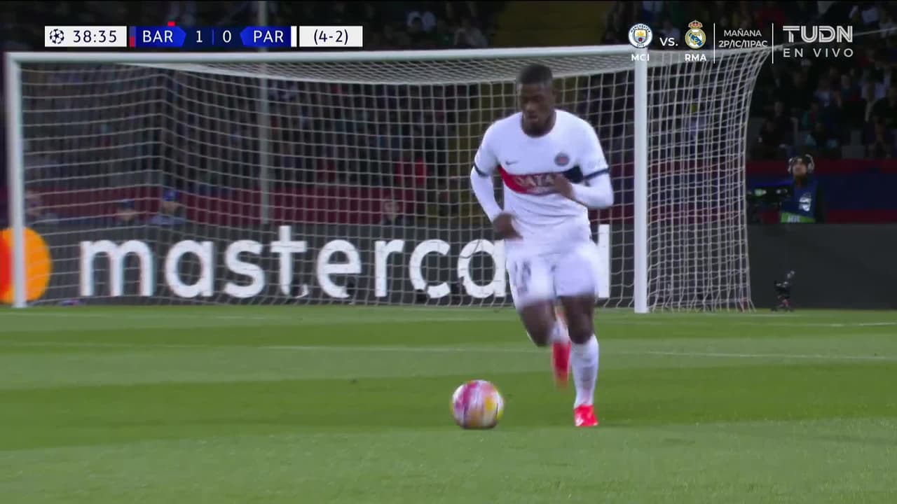 ¡GOL!  anota para Paris Saint-Germain. Ousmane Dembélé