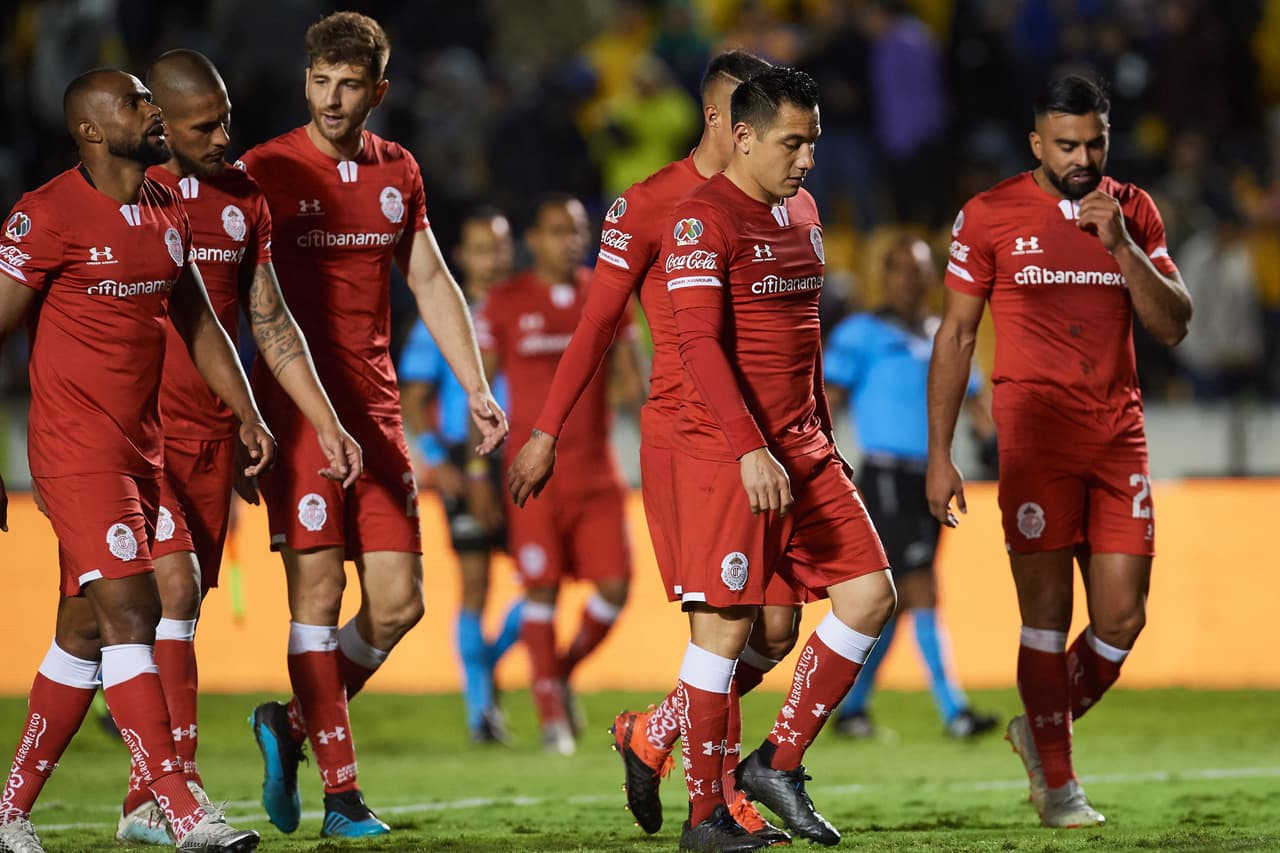 Canelo (49’) salió expulsado y dejó a los visitantes en desventaja. Salcedo (83’) anotó el solitario gol.