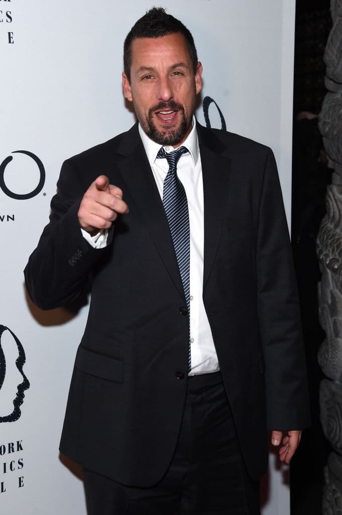 "Quienquiera que haya iniciado el rumor de que 'Adam Sandler está muerto' está enfermo y es perverso", agregó un tercero.