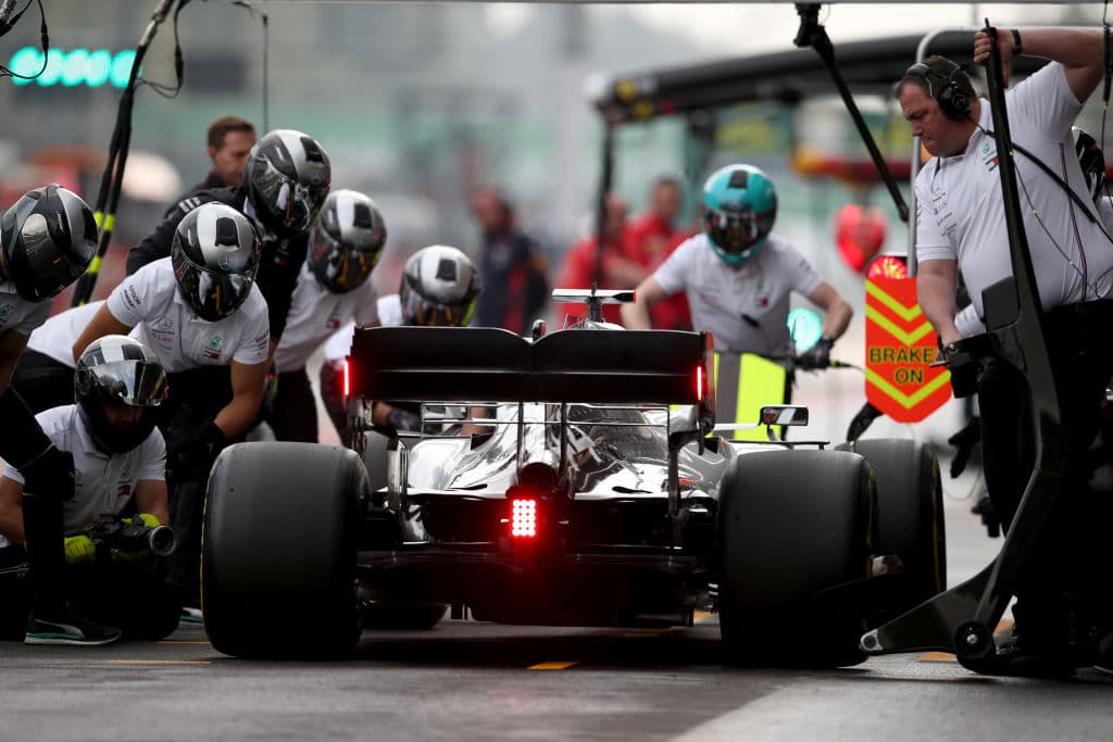 Max Verstappen saldará el domigo en la primera posición y por detrás vendrá Ferrari con Leclerc en la segunda posición y Vettel en la tercera.