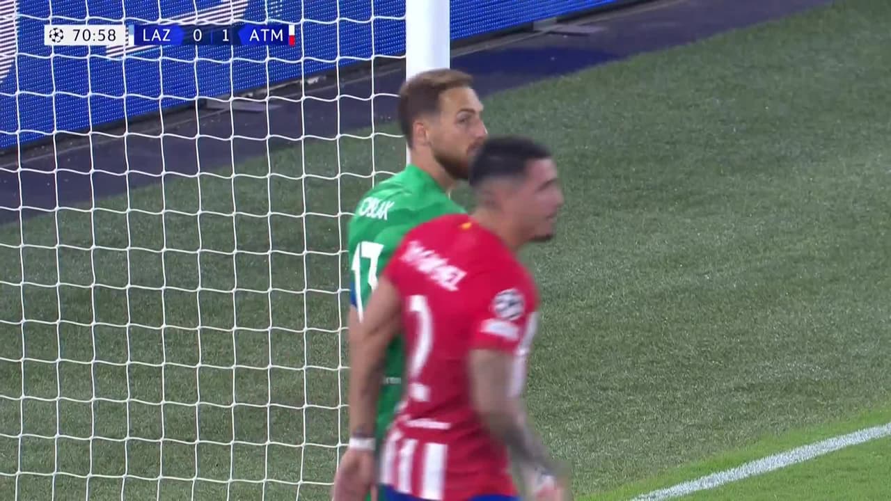 ¡TIRO ATAJADO! disparo por Mattia Zaccagni.