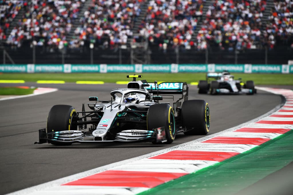 Max Verstappen saldará el domigo en la primera posición y por detrás vendrá Ferrari con Leclerc en la segunda posición y Vettel en la tercera.