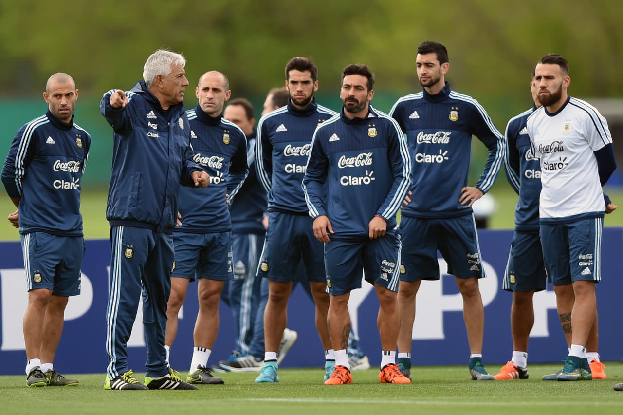 Entre los regresos, el más destacado será el de Gonzalo Higuaín, ausente en las primeras dos jornadas de eliminatoria y que será titular en la ofensiva junto a Di María y Correa.