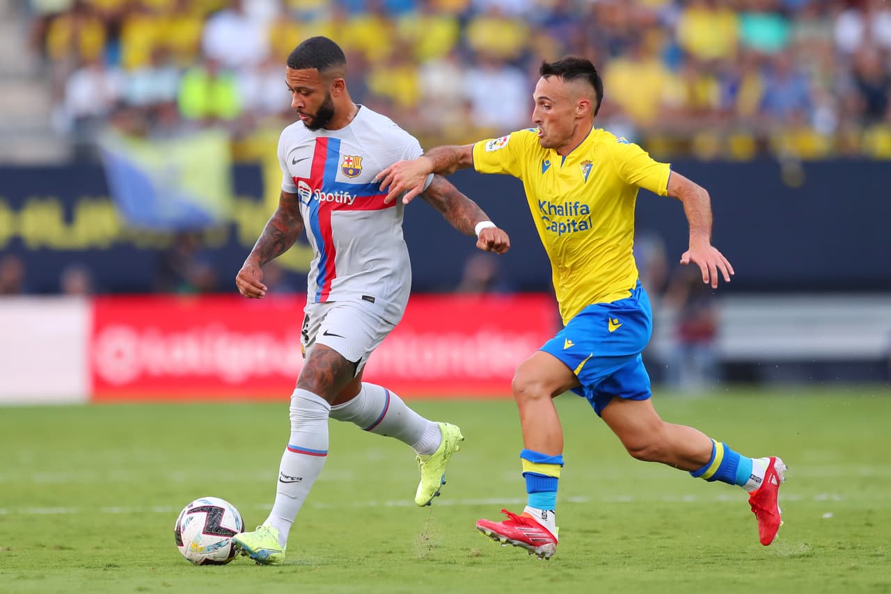 Luego del paro cardíaco del aficionado el partido se suspendió y los jugadores debieron irse a los vestuarios.