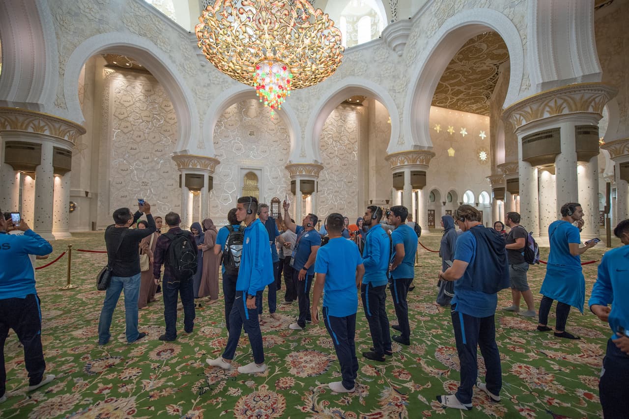 Los jugadores de Pachuca aprovecharon su presencia en Emiratos Árabes Unidos, donde se encuentran por el Mundial de Clubes, para visitar la Gran Mezquita de Abu Dhabi, previo a su partido del sábado contra Wydad Casablanca.
