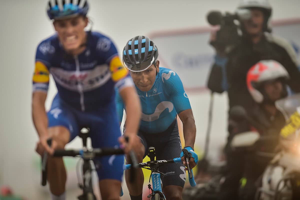 El ciclista colombiano Nairo Quintana, del Equipo Movistar, llegó séptimo a la meta a 34 segundos de Pinot en Lagos de Covadonga.