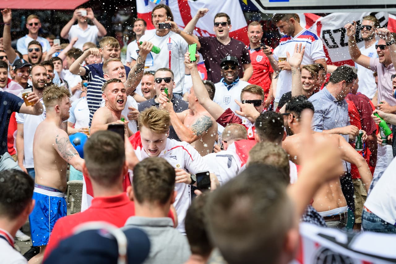 Los fans de Inglaterra, de los más apasionados en Europa.