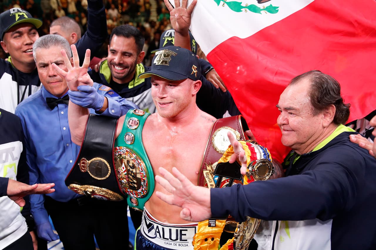 Canelo Alvarez se colgó su cuarto título en distintas divisiones.