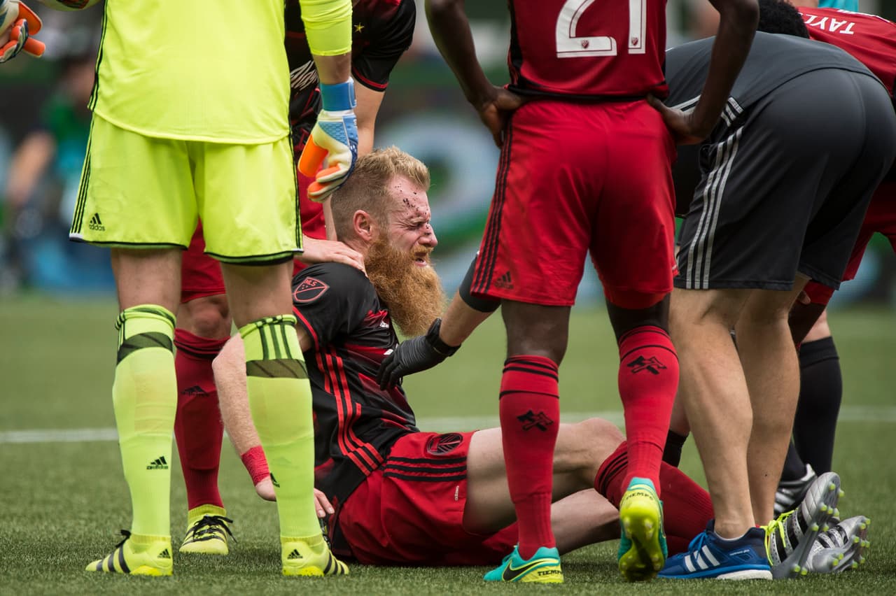 Nat Borchers no podrá regresar a la práctica del fútbol hasta 2017.