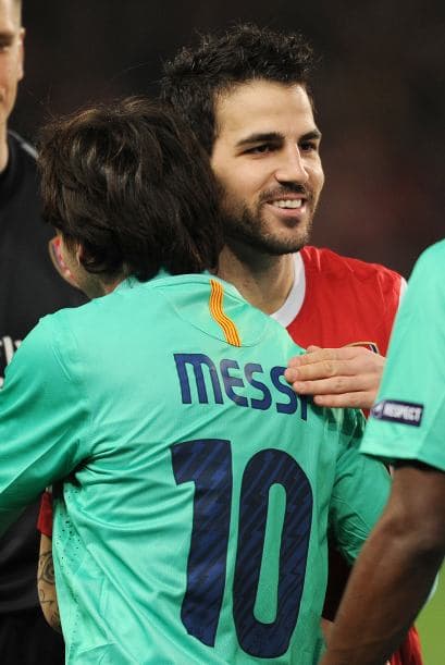 Otros protagonistas que se saludaron fueron Lionel Messi y Cesc Fábregas.