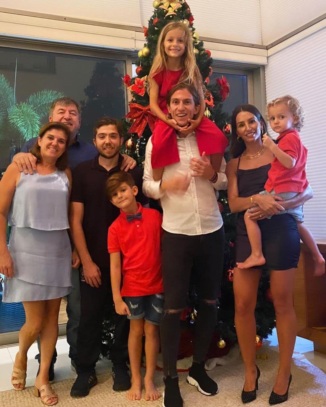 Filipe Luis | Las personalidades del balompié desearon felices fiestas a través de sus redes sociales.