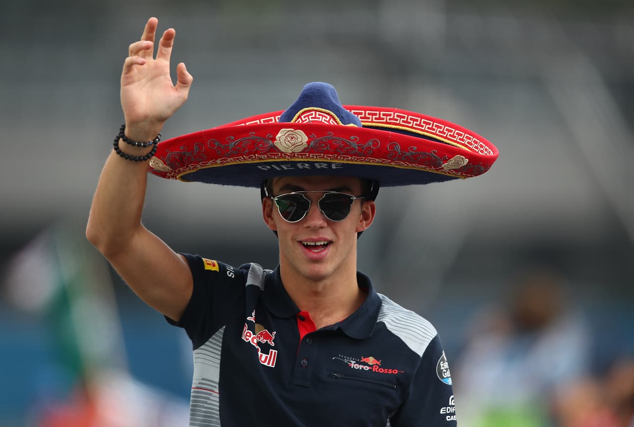 Pierre Gasly (Toro Rosso) con todo el glamour y la tradición mexicana.