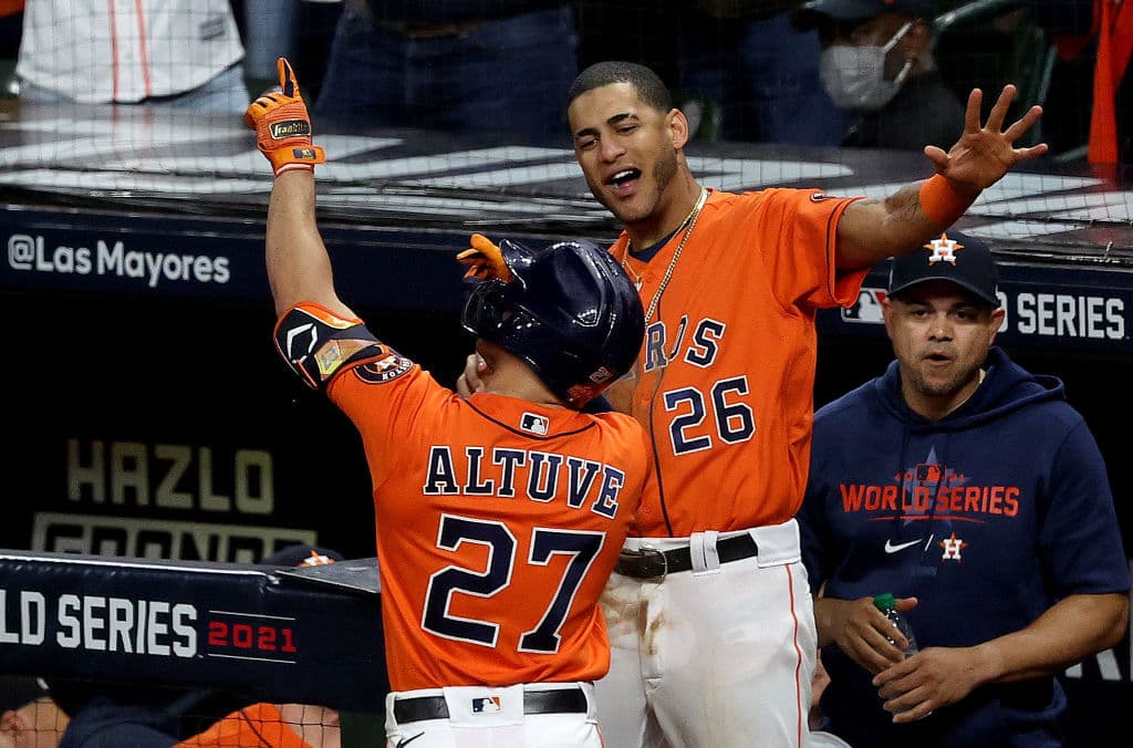 De la mano de sus bateadores estelares, los Houston Astros vencen 2-6 a los Atlanta Braves en el juego de dos de la Serie Mundial 2021.