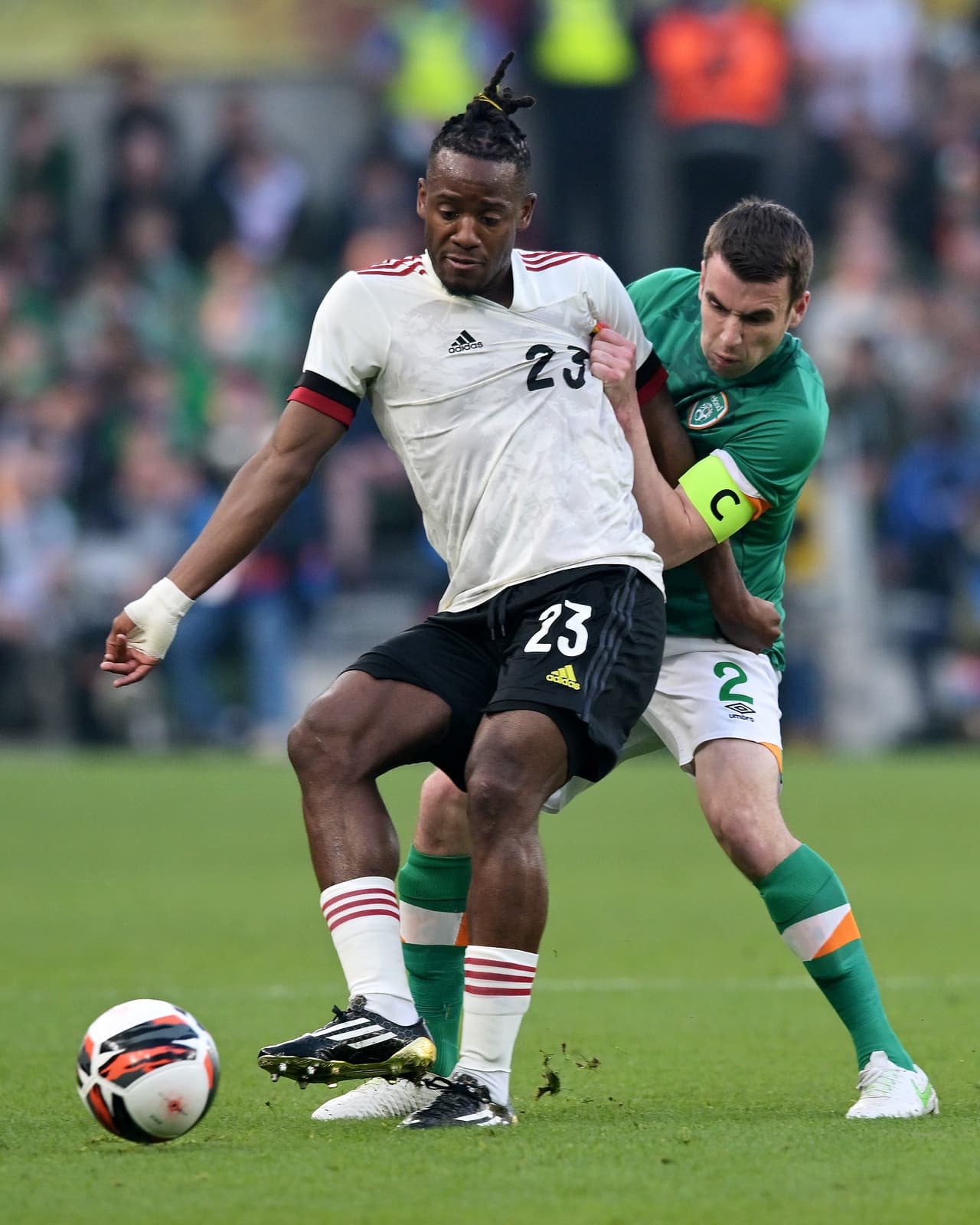 Irlanda y Bélgica no se guardaron nada y en un partido lleno de emociones firmaron un empate a dos goles.