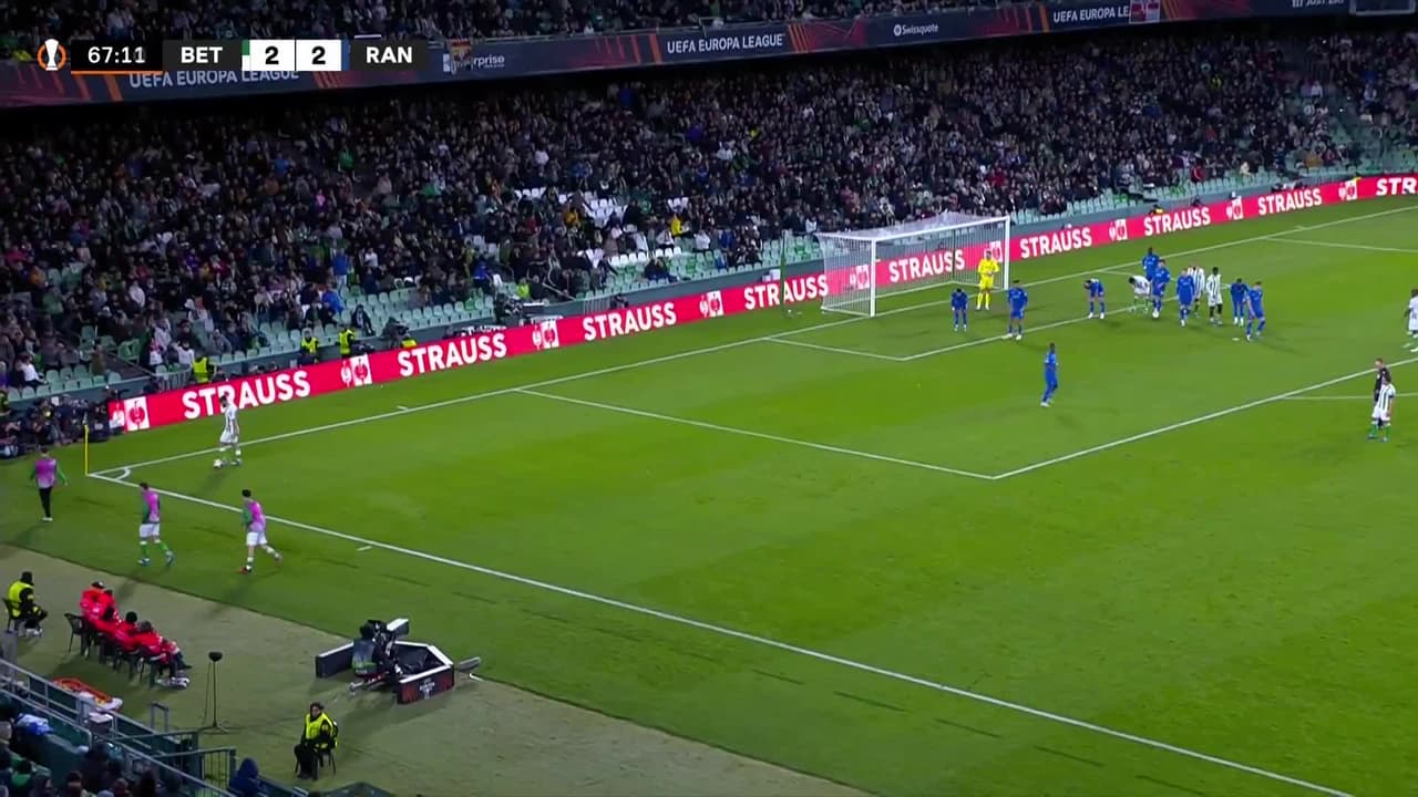 ¡TIRO ATAJADO! disparo por Germán Pezzella.