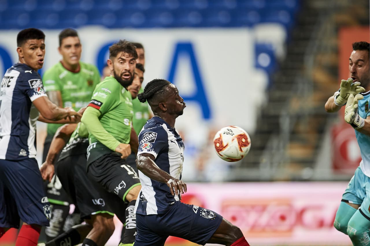 Con doblete de Aké Loba, los Rayados consiguen adueñarse de los puntos en casa.