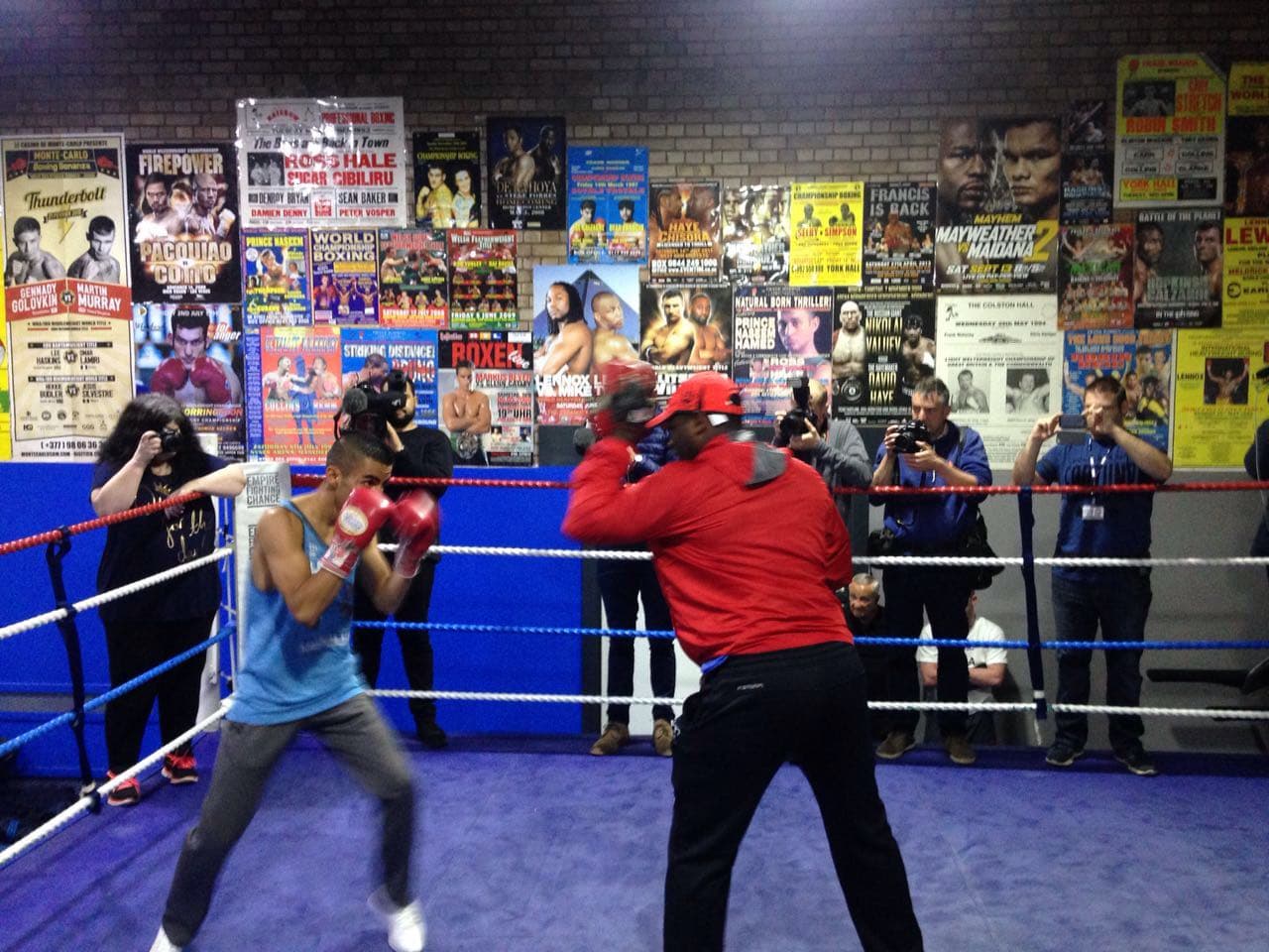 Iván 'Niño Maravilla' Morales enseñó sus armas en Gales con las que piensa derrotar a Lee Haskins y convertirse en campeón mundial gallo FIB.
