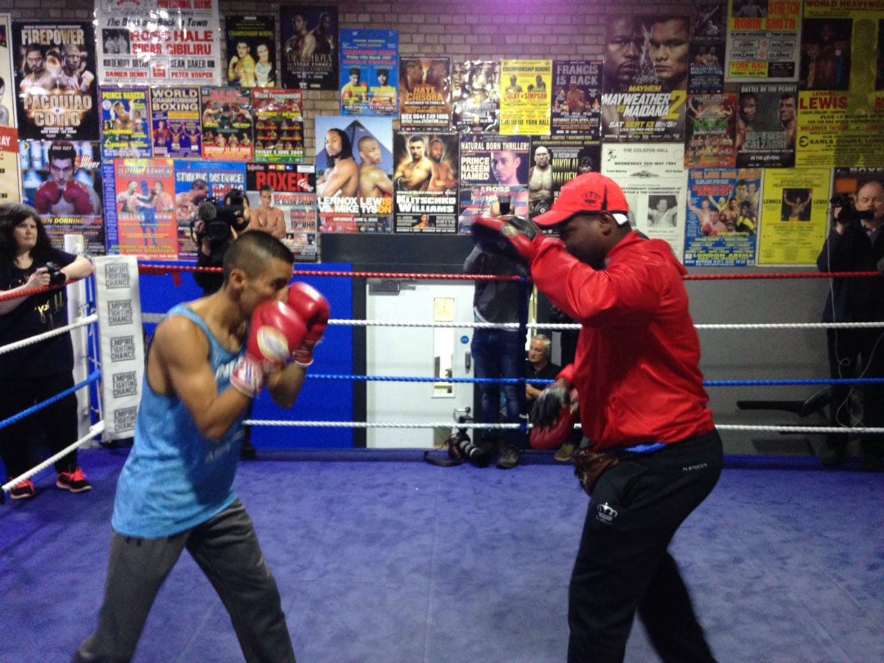 Iván 'Niño Maravilla' Morales enseñó sus armas en Gales con las que piensa derrotar a Lee Haskins y convertirse en campeón mundial gallo FIB.