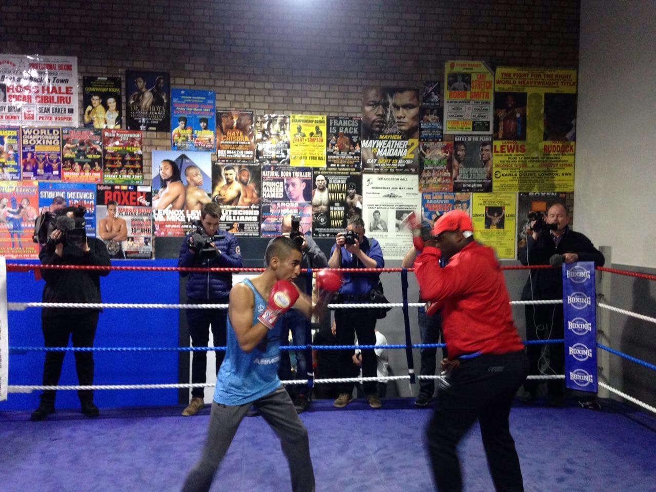 Iván 'Niño Maravilla' Morales enseñó sus armas en Gales con las que piensa derrotar a Lee Haskins y convertirse en campeón mundial gallo FIB.