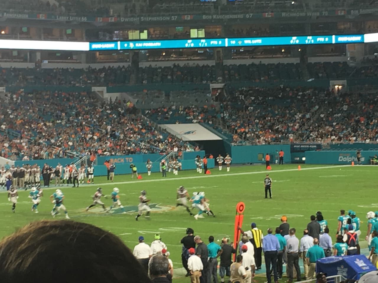 Miami revivió la pasión en la pretemporada de la NFL con el triunfo de los Dolphins 23-20 contra Atlanta Falcons y los fanáticos compartieron sus vivencias en alrededores del estadio y tribunas.