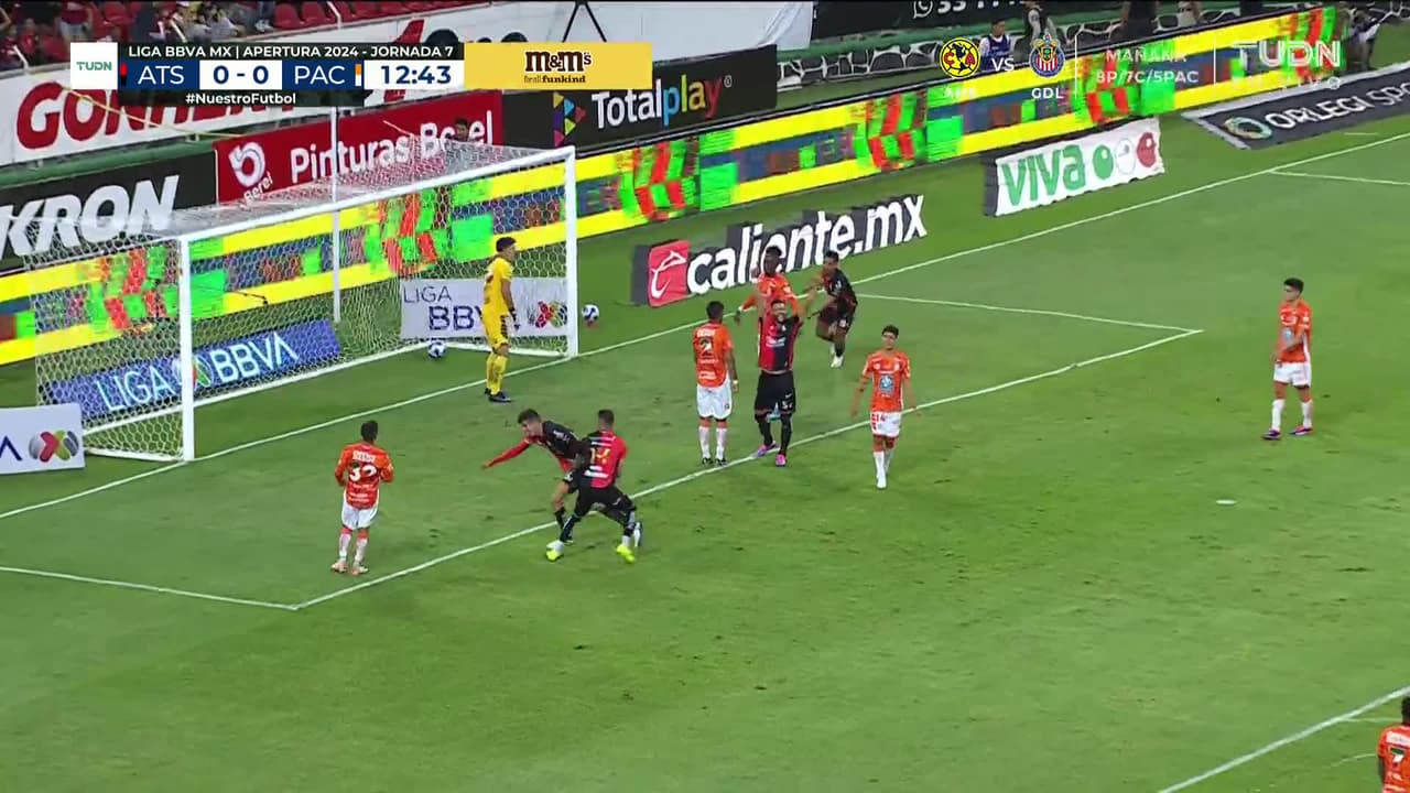 ¡GOL!  anota para Atlas. Víctor Ríos