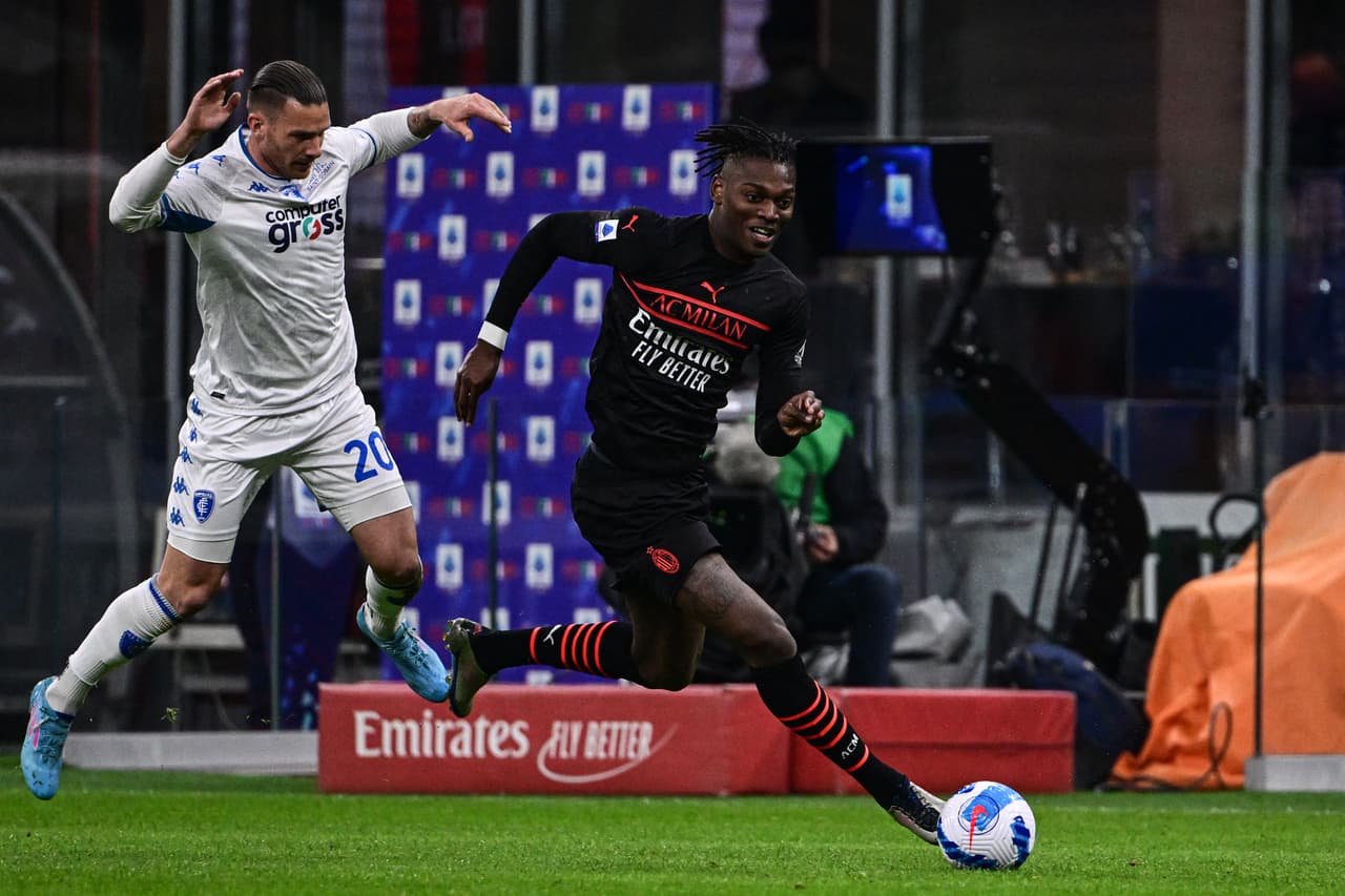 El Milan derrotó al Empoli por 1-0 gracias a un tanto de Kalulu y se mantiene como líder de la Serie A.