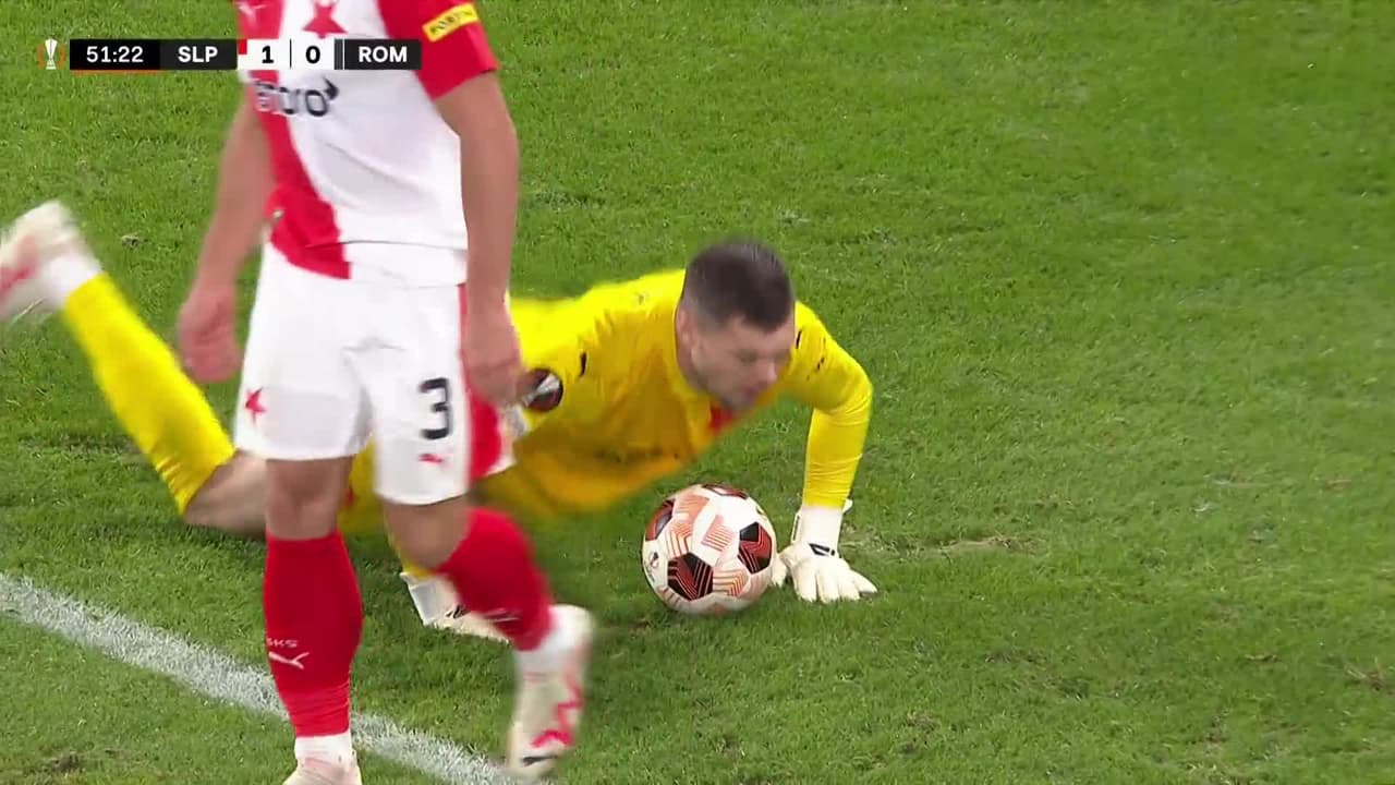 ¡TIRO ATAJADO! disparo por Andrea Belotti.