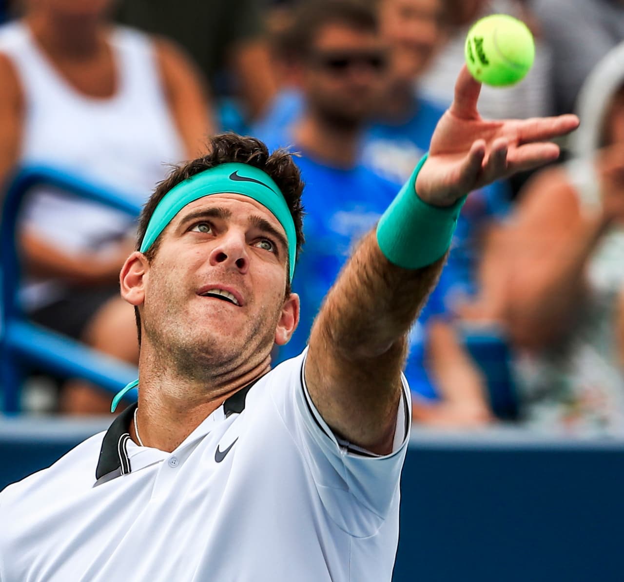 El argentino Juan Martín del Potro derrotó al surcoreano Hyeon Chung con sets 6-2, 6-3 para alcanzar un cupo por octavos de final y si el clima lo permite disputará el mismo día un lugar en cuartos.