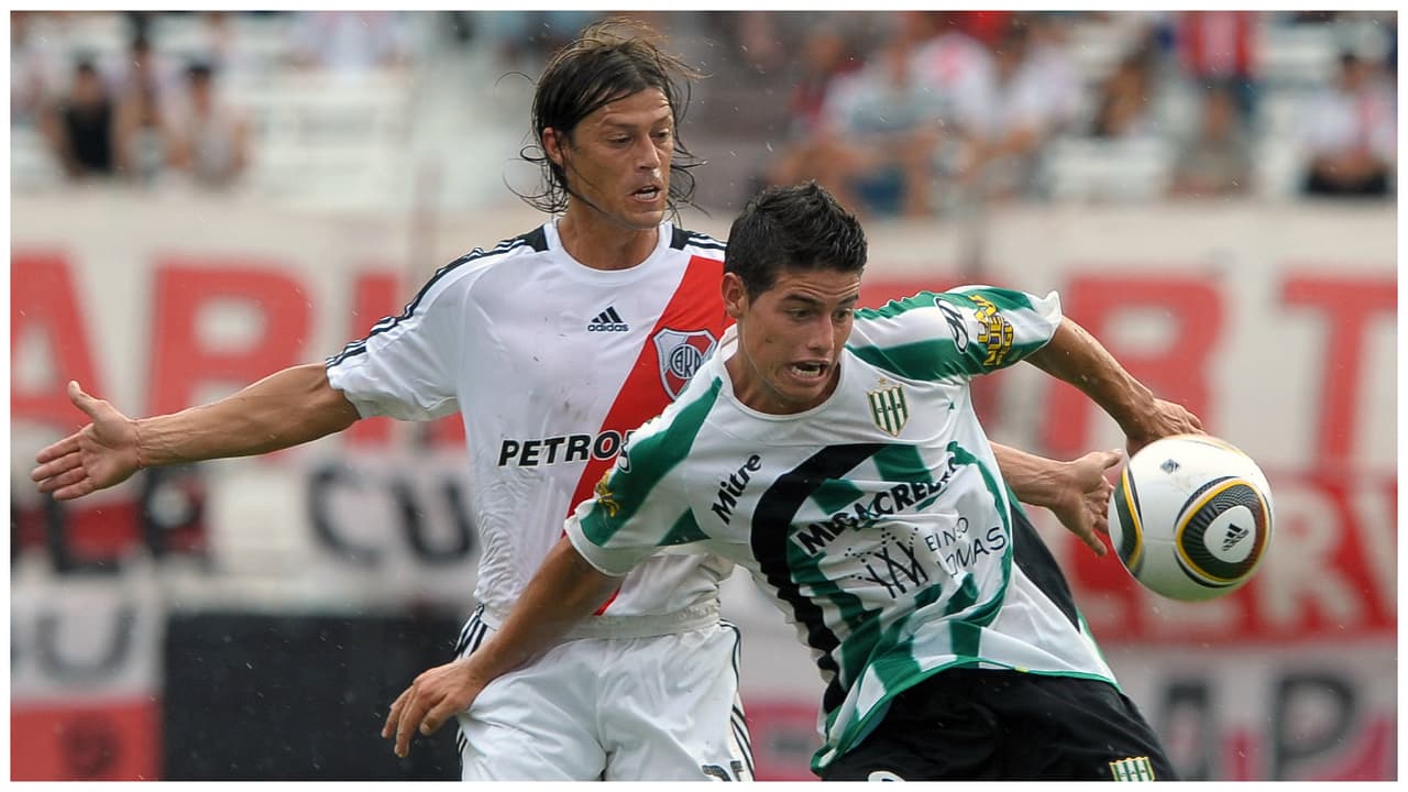 James Rodríguez la rompió en la Argentina con el humilde Banfield.